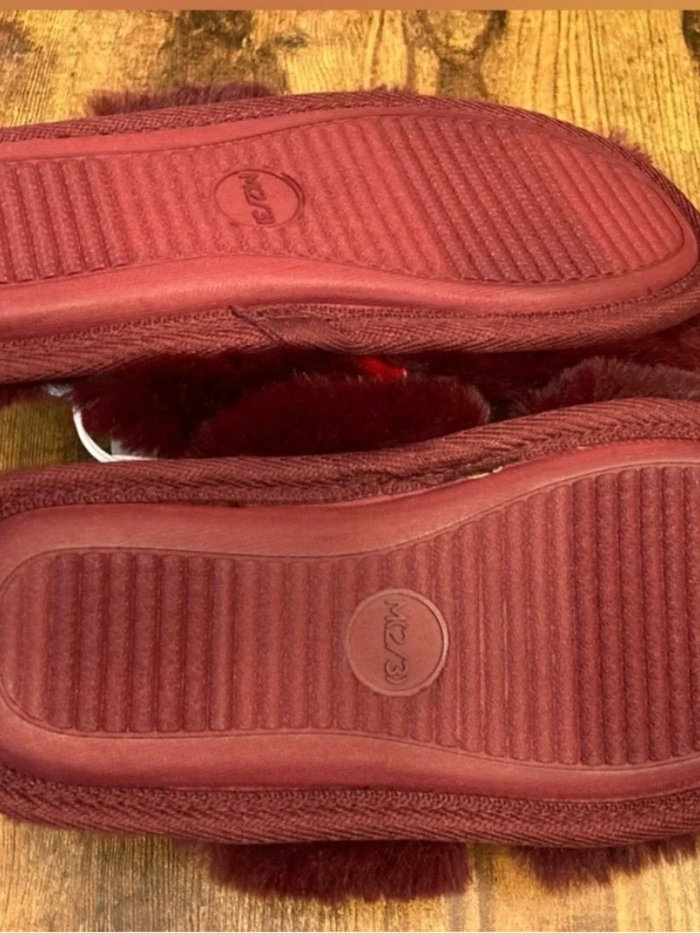 Kids' Scuff Slippers - Cat & Jack™ Red Girls  Medium Size 2/3  New